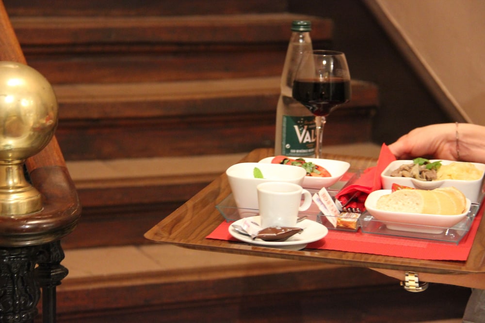 best western le comtadin