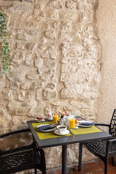 best western le comtadin