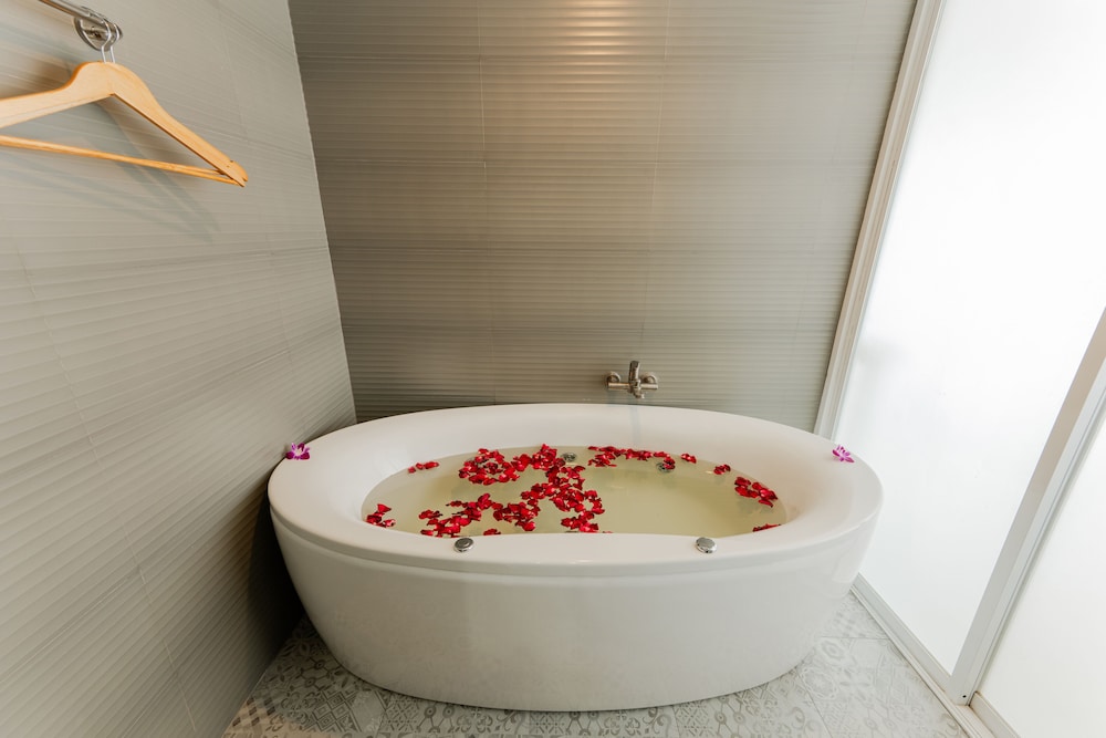 la vista patong hotel