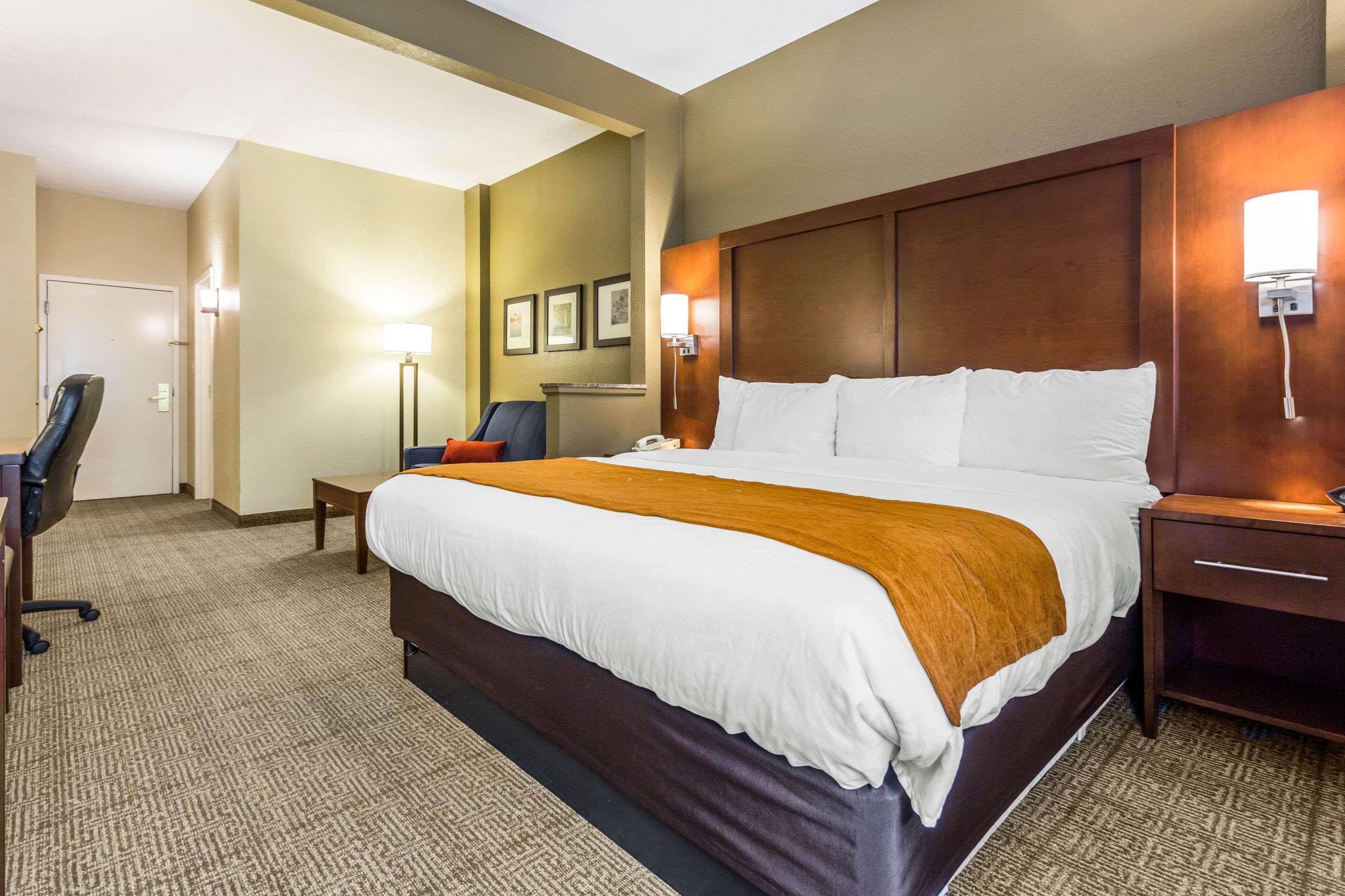 Comfort Suites,Garden City Beach>>Conway,3 star