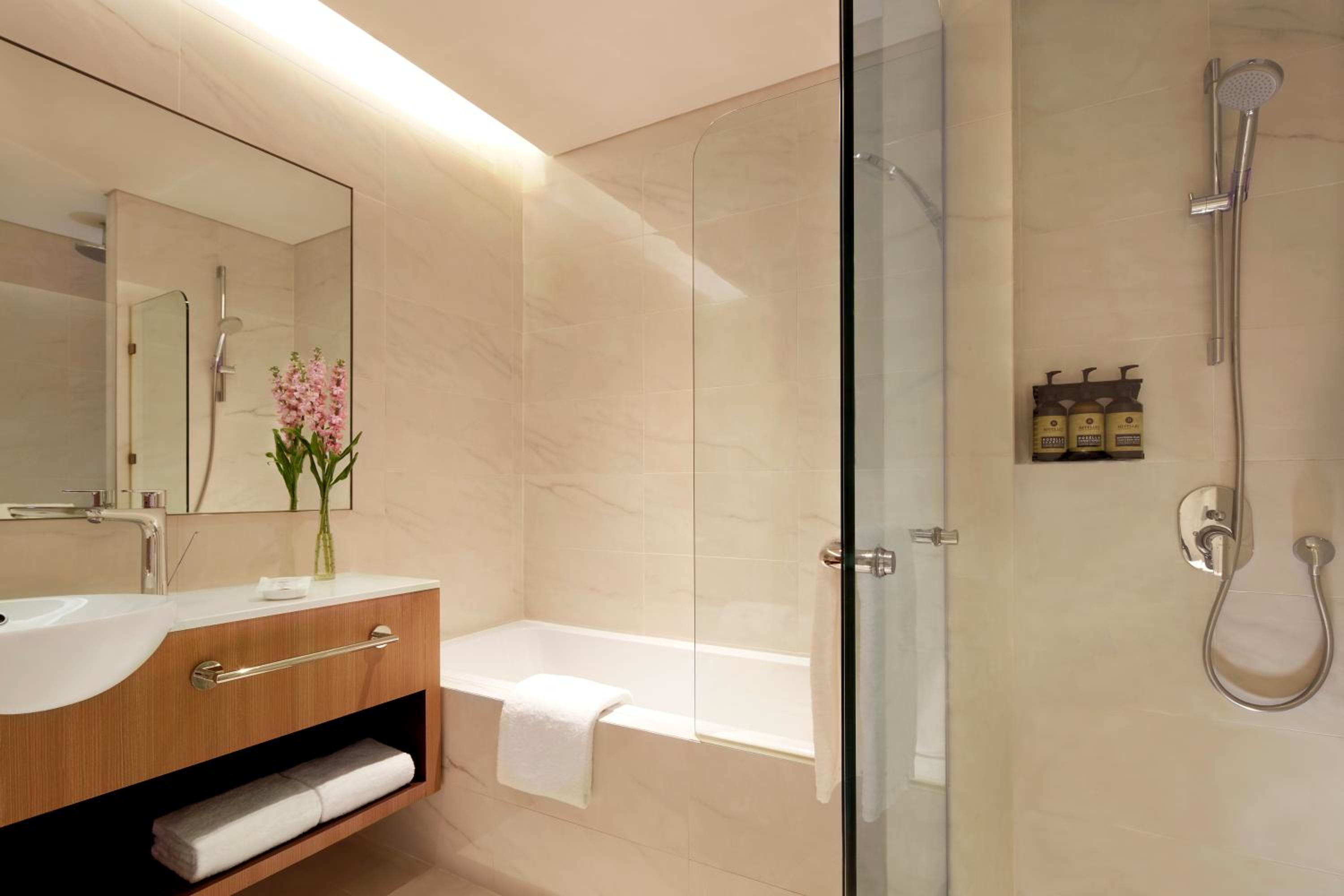 momentus hotel alexandra