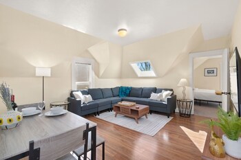 victorian home w loft style apt in old town