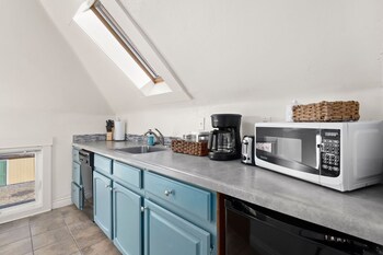victorian home w loft style apt in old town