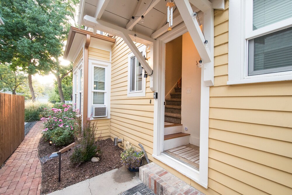 victorian home w loft style apt in old town