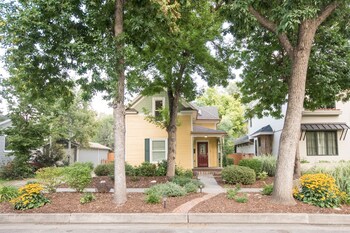 victorian home w loft style apt in old town