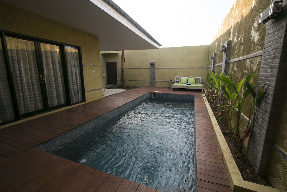 flamingo dewata pool villa
