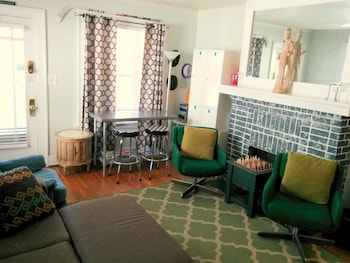 The Wayfaring Buckeye Hostel,Franklin>>Columbus,2 star