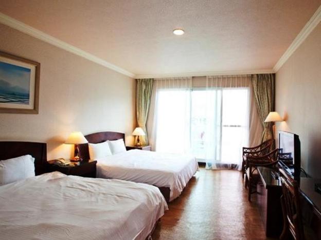 lakeside resort hotel