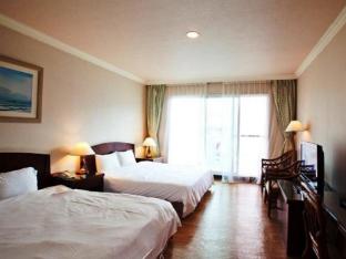 lakeside resort hotel