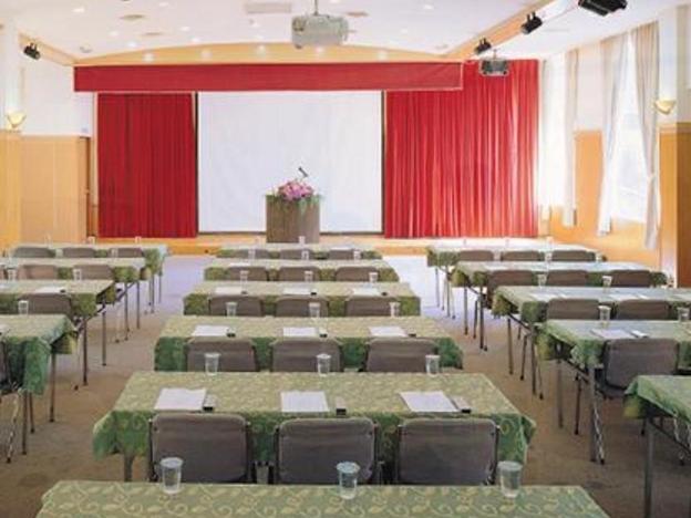 lakeside resort hotel