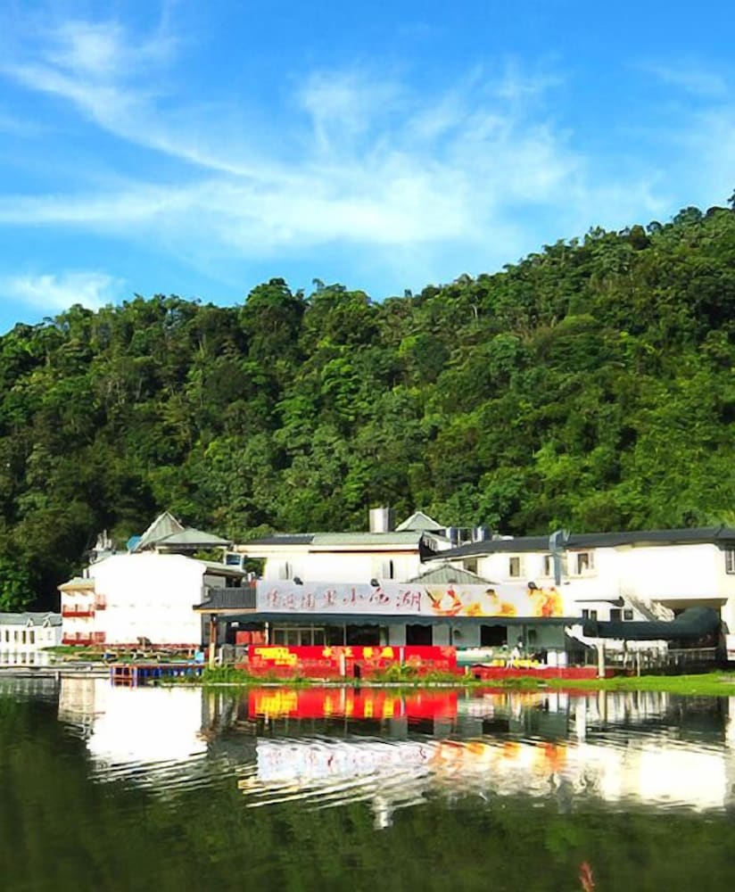 lakeside resort hotel