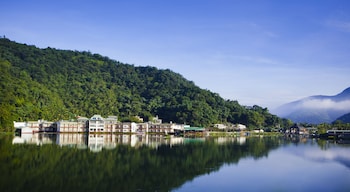 lakeside resort hotel