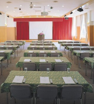 lakeside resort hotel