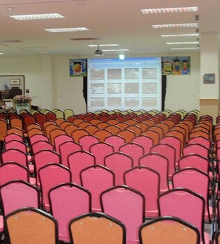 lakeside resort hotel