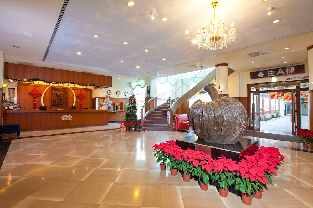 lakeside resort hotel