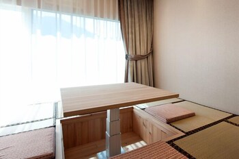 lakeside resort hotel