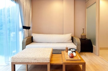 lakeside resort hotel