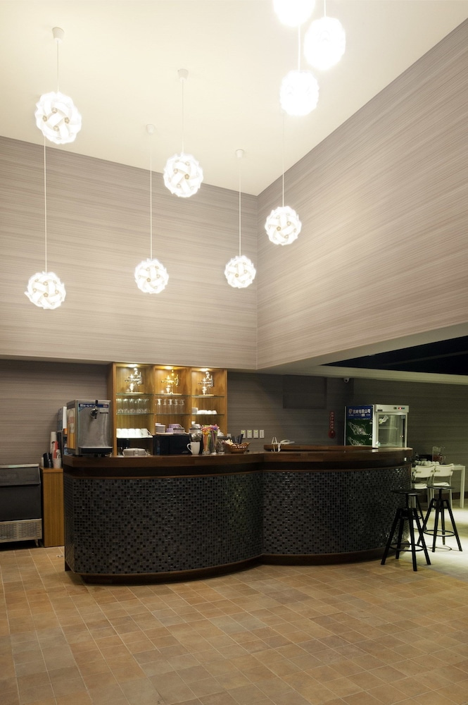 lakeside resort hotel