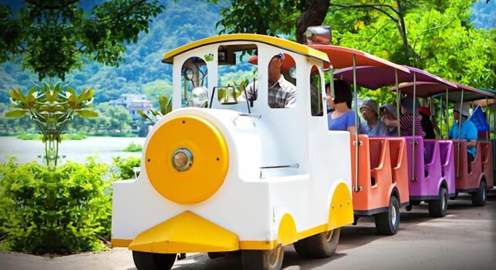 lakeside resort hotel