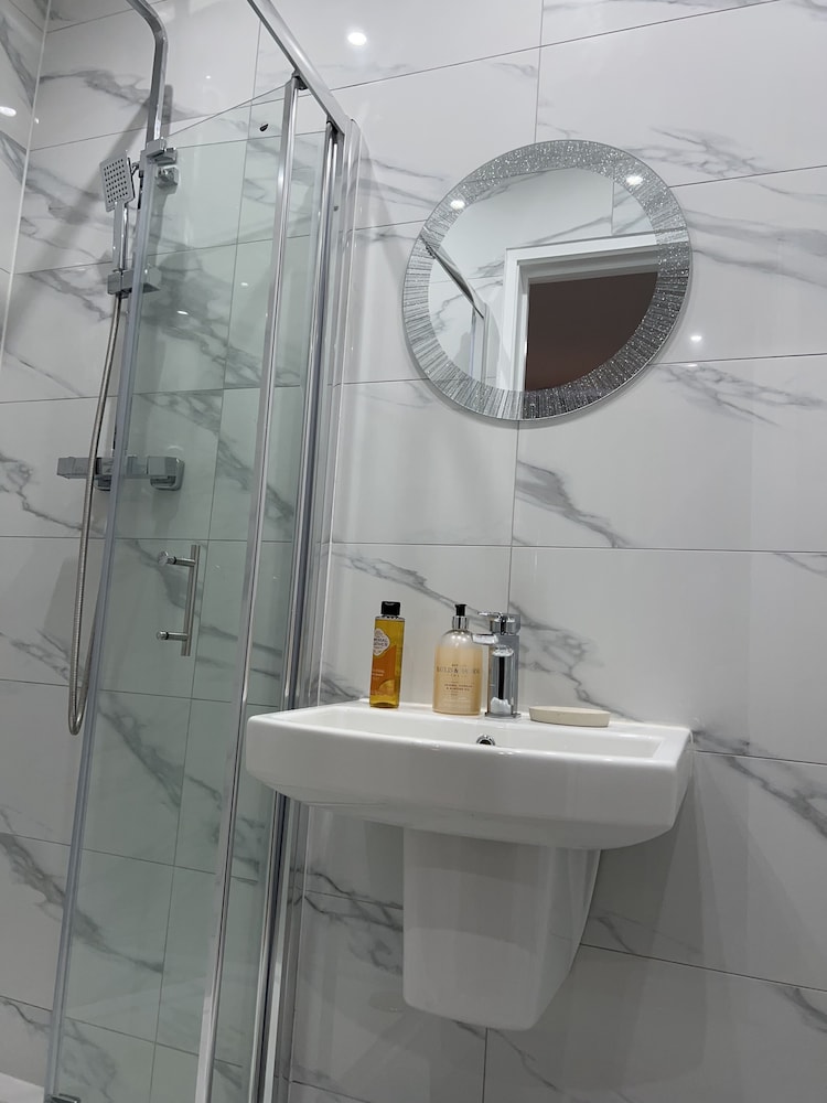 entire studio apartment london