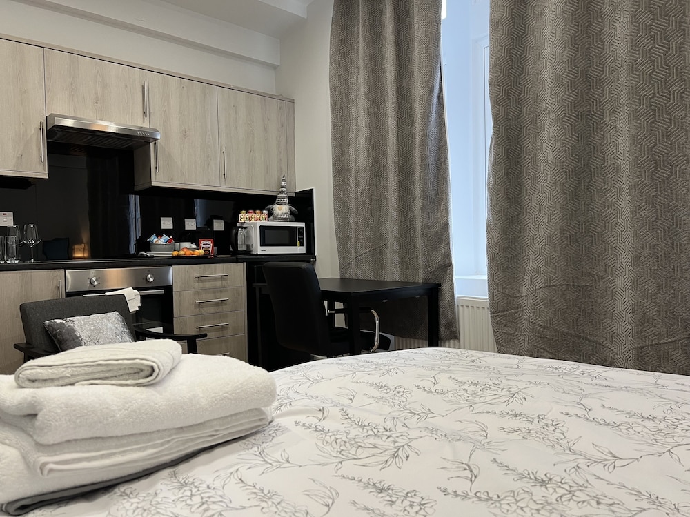 entire studio apartment london