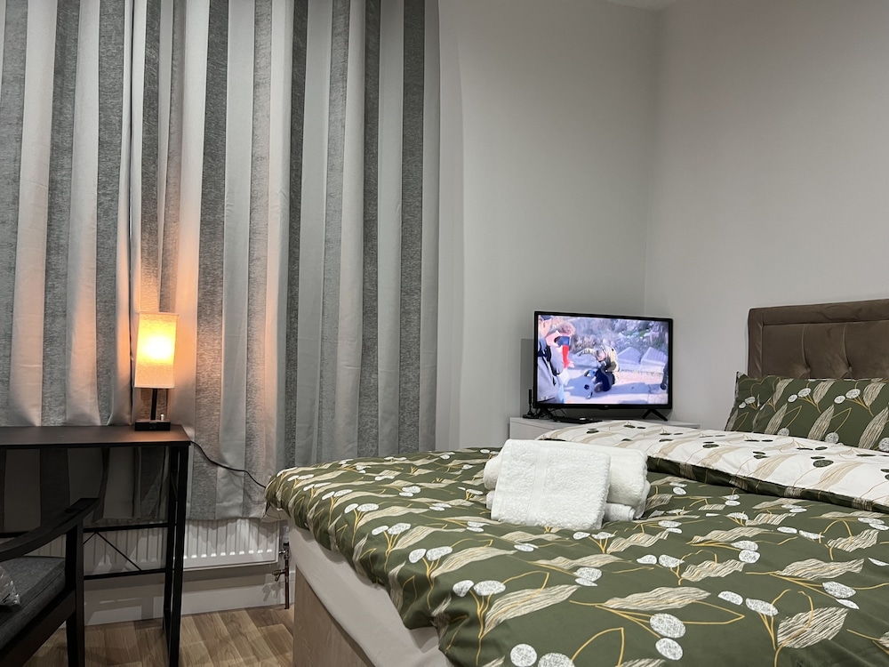 entire studio apartment london