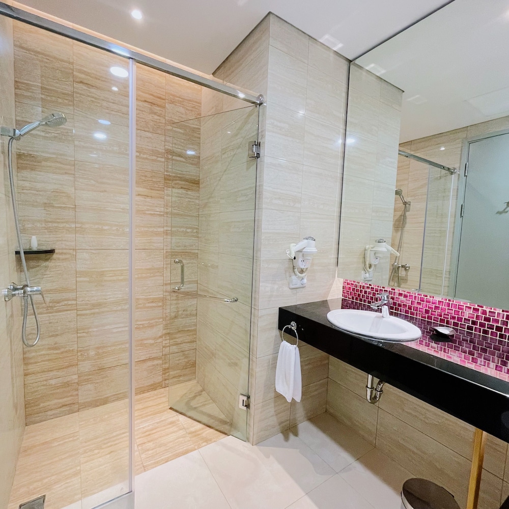 leedon hotel and suites surabaya