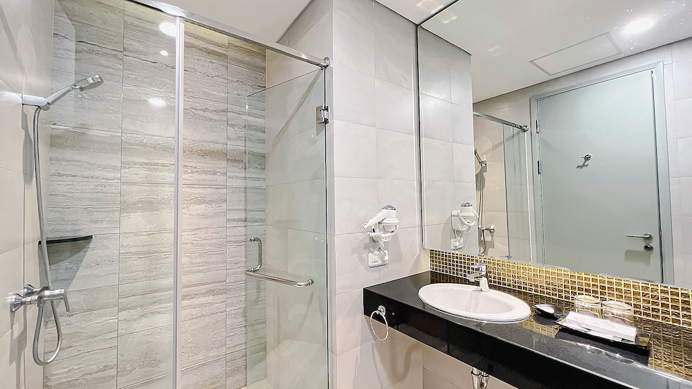 leedon hotel and suites surabaya