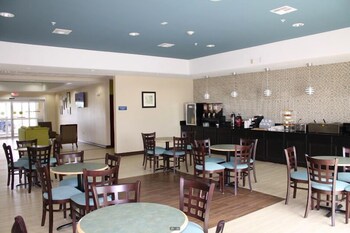 la plaza inn and suites