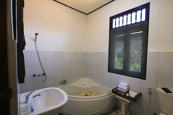 suara sidhi villa ubud bali