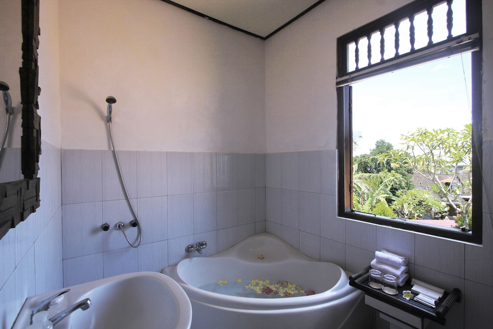 suara sidhi villa ubud bali