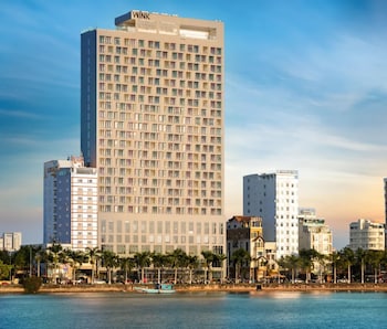 wink hotel danang riverside