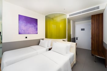 wink hotel danang riverside