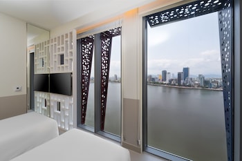 wink hotel danang riverside