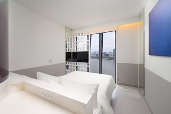 wink hotel danang riverside