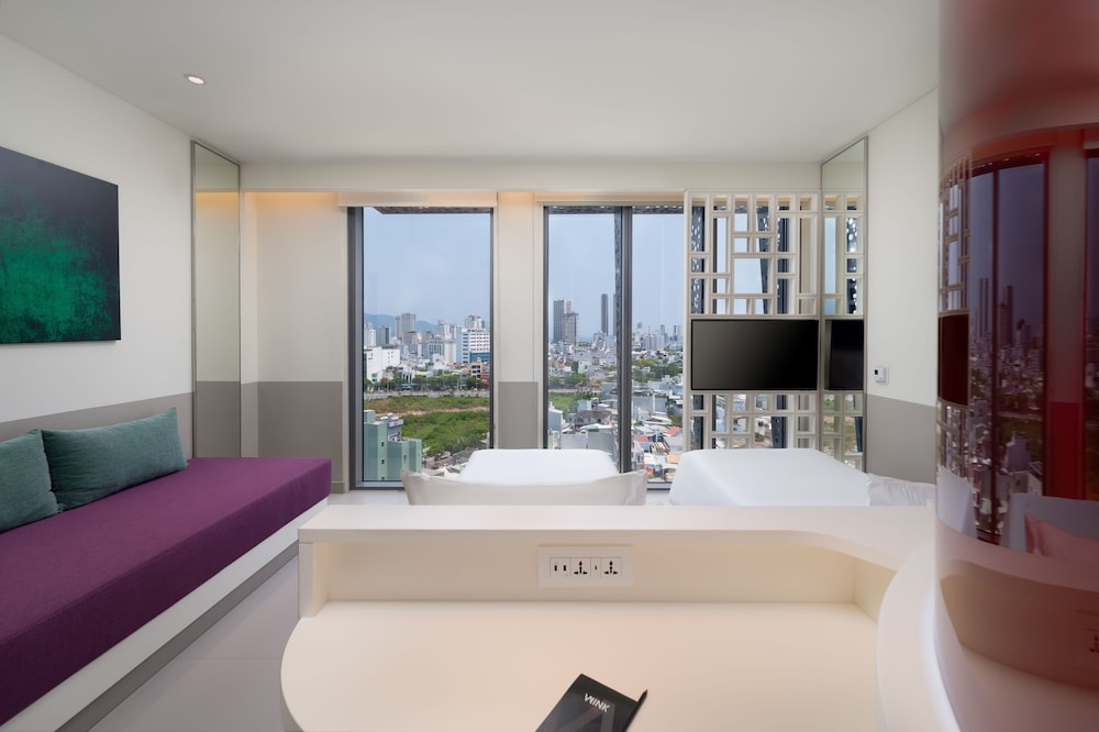 wink hotel danang riverside
