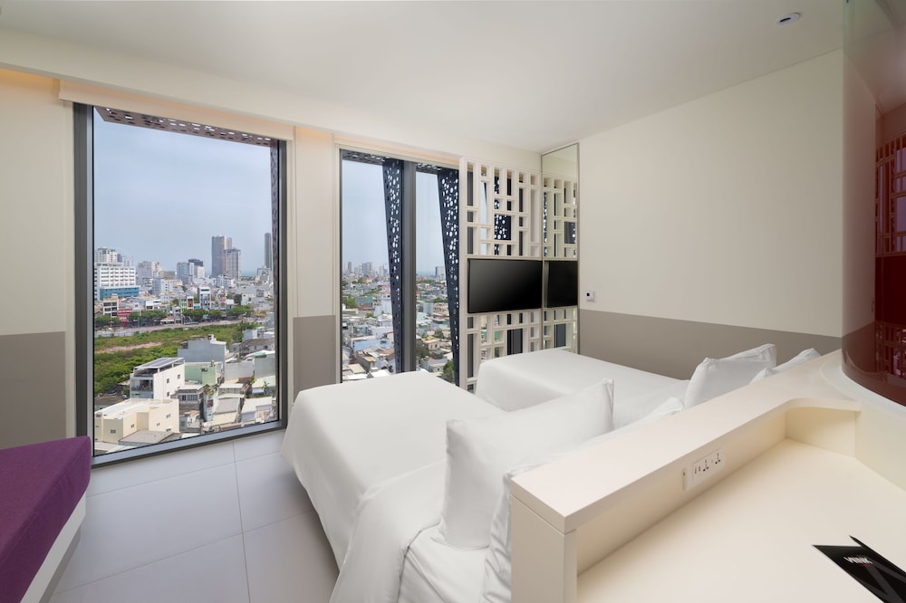 wink hotel danang riverside