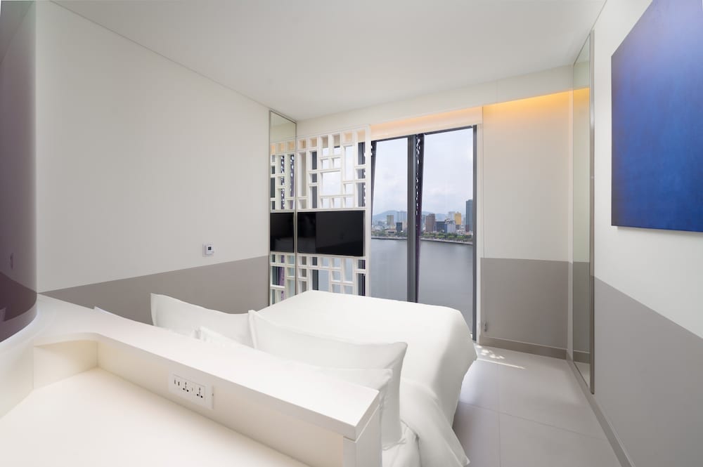 wink hotel danang riverside