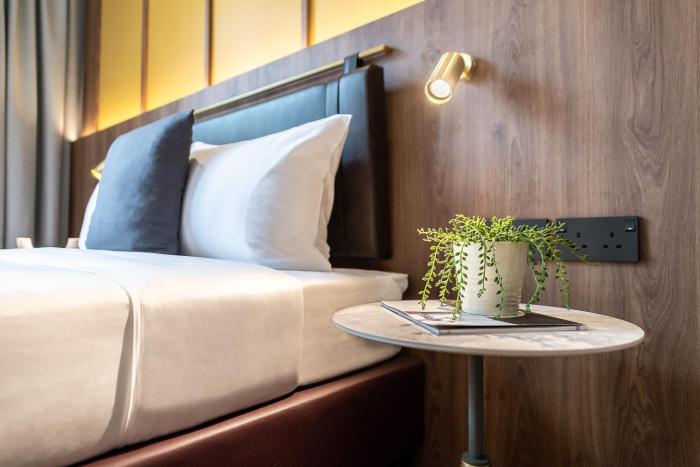 owen house by hmlet