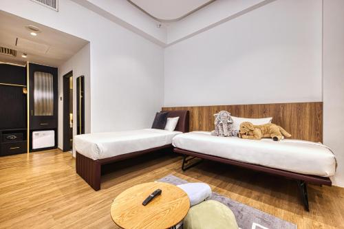 owen house by hmlet