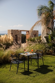 eden beachfront residences and suites