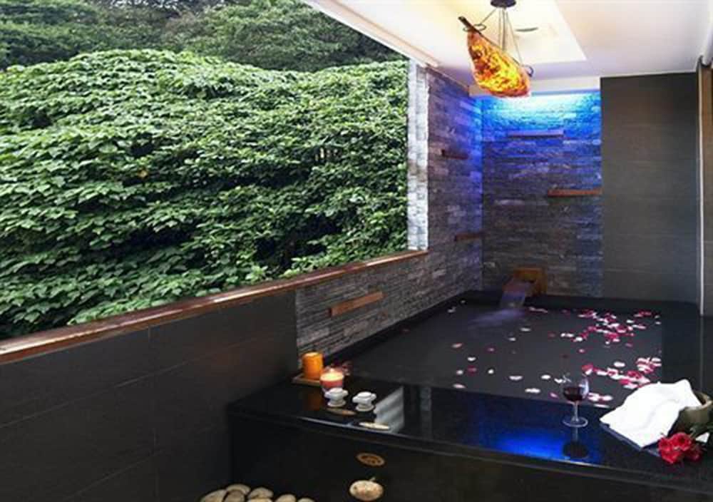 golden hotspring hotel