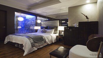 golden hotspring hotel