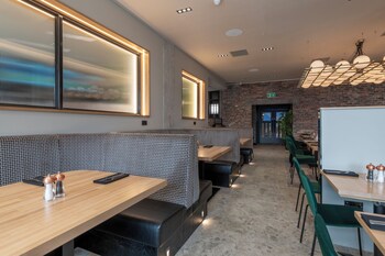 sandman signature glasgow hotel