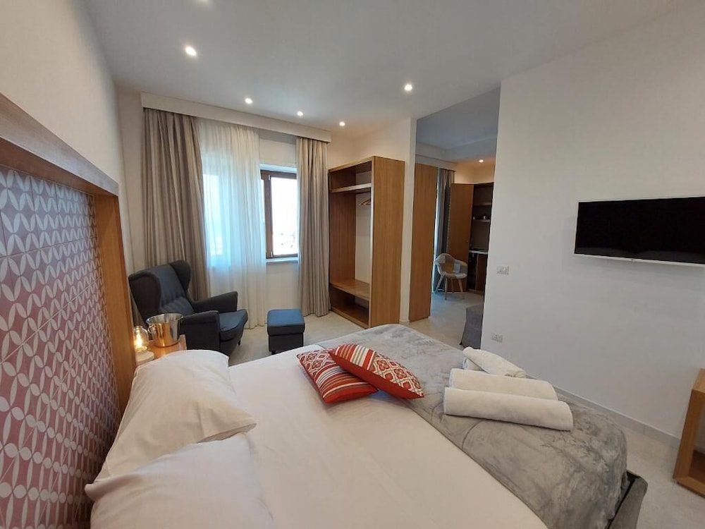 mistral luxury suites