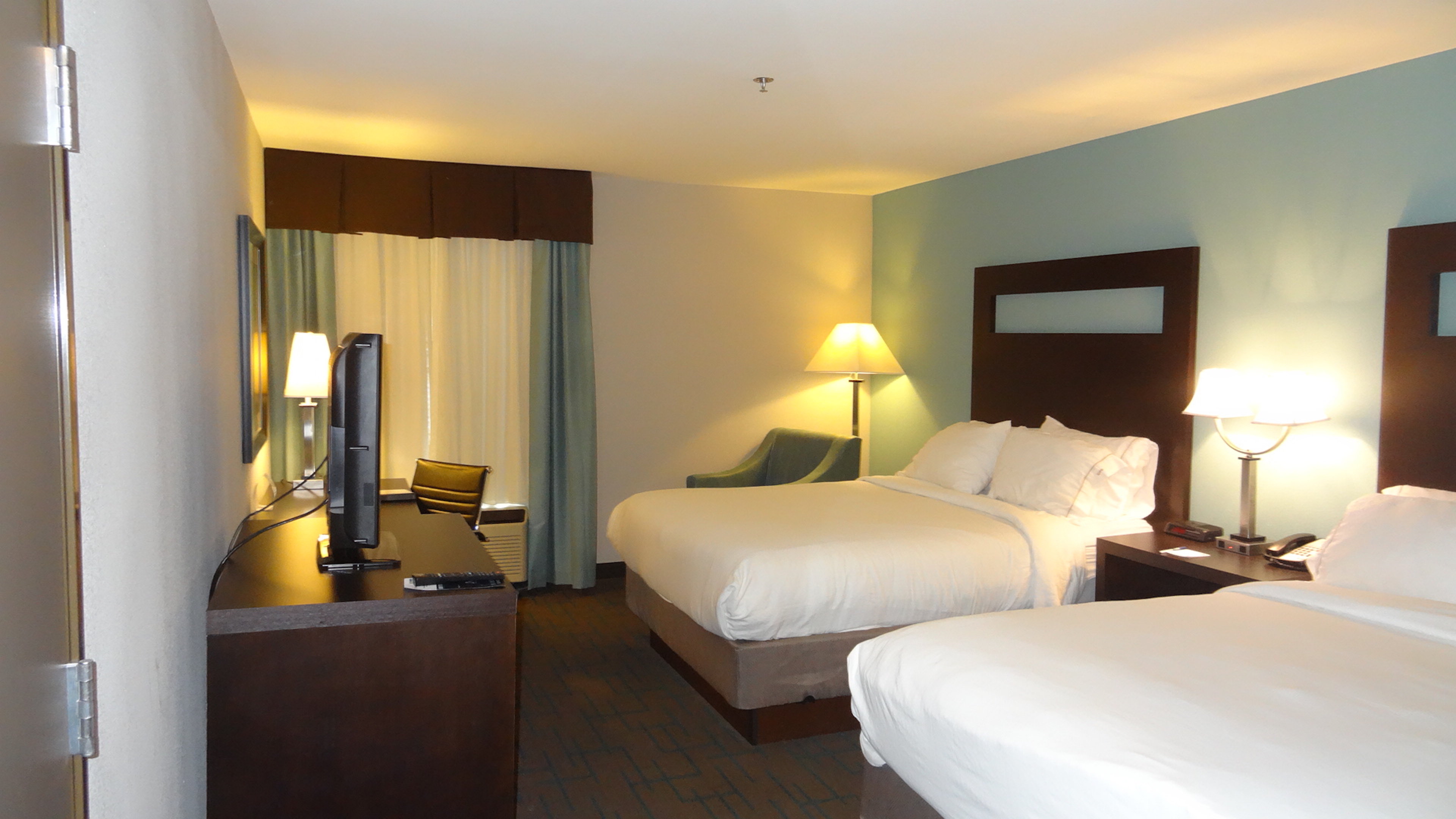 holiday inn express kansas city bonner springs by ihg