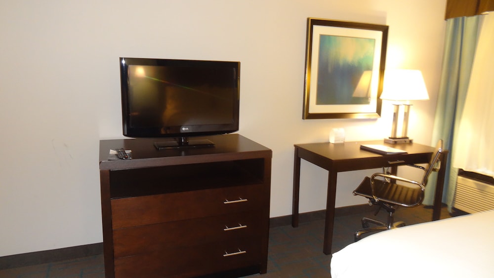 holiday inn express kansas city bonner springs by ihg