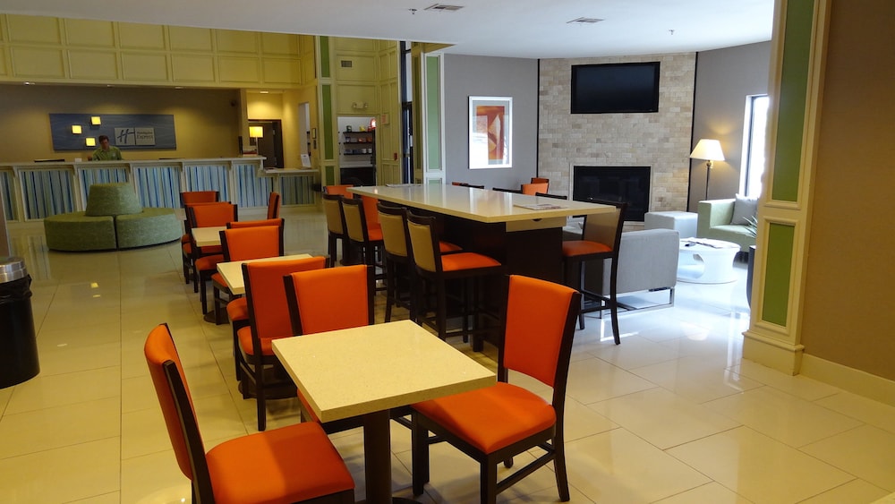 holiday inn express kansas city bonner springs by ihg