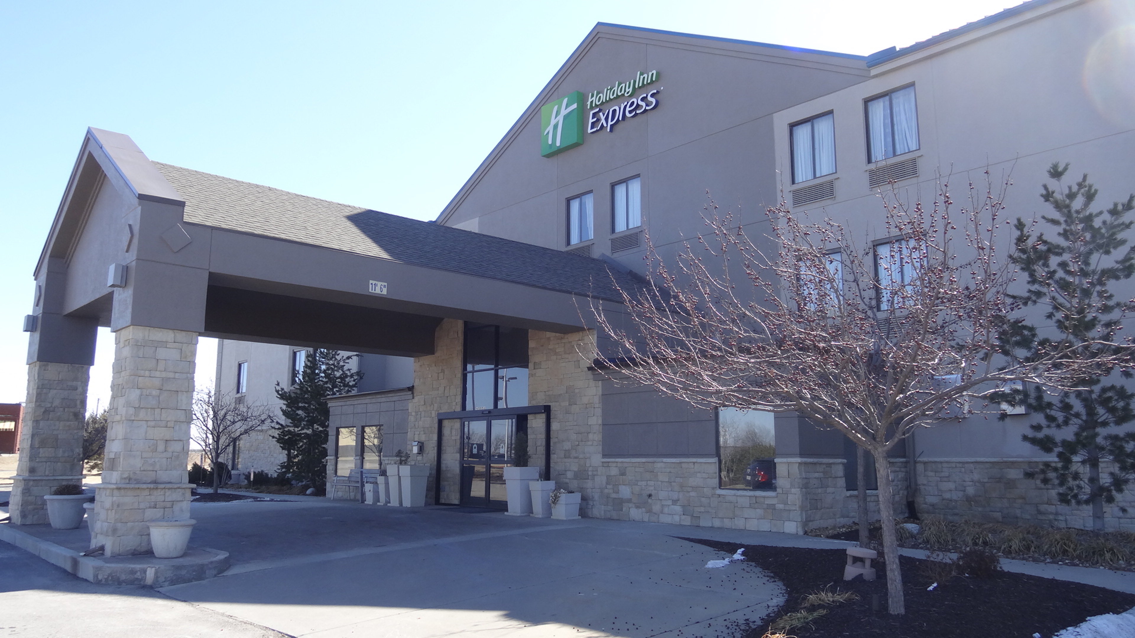 holiday inn express kansas city bonner springs by ihg