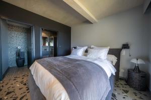 suite 28